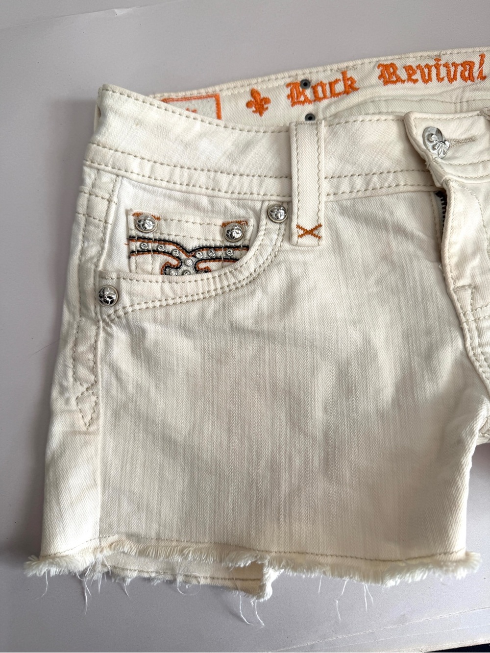 Rock Revival Womens Shorts Size 26 Celinda Y2K Off White Rhinestone Embellished - Picture 8 of 9